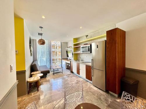 2 Bedroom Apartment Steps From the Sea!