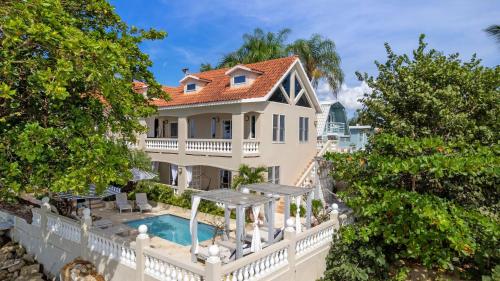 Tres Sirenas Beach Inn in رينكون