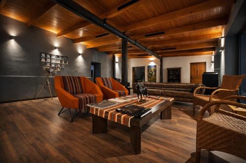 Atacama Arriera Villa Private Desert Oasis Sleeps thirteen Pool & Starlink