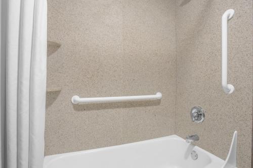 Days Inn by Wyndham Elko - image 14