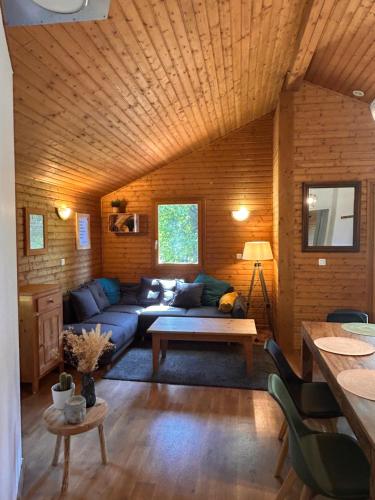 Chalet bois 6 personnes in Uxelles