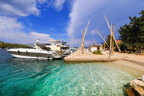 pludmale, Secluded fisherman's cottage Cove Golubovac, Kornati - 25469 in Žut