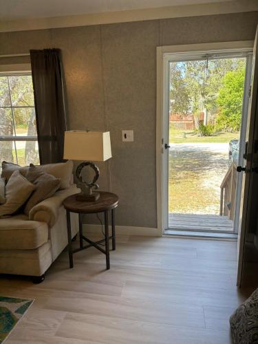 Sweet retreat in the springs NOT waterfront property in Homosassa, USA