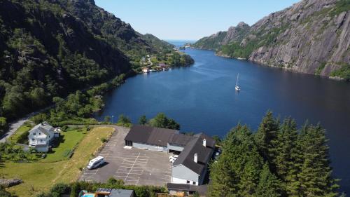 Brufjell Hostel & Parking, Farsund