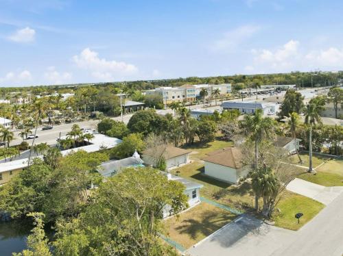 Vedere exterior, Modern Retreat Near 5th Ave & Beach-Quiet w/Lake in East Naples