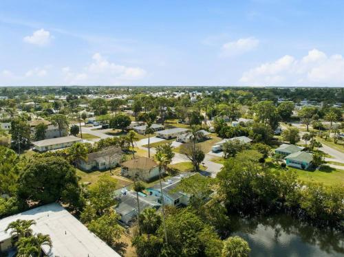 Mediu înconjurător, Modern Retreat Near 5th Ave & Beach-Quiet w/Lake in East Naples