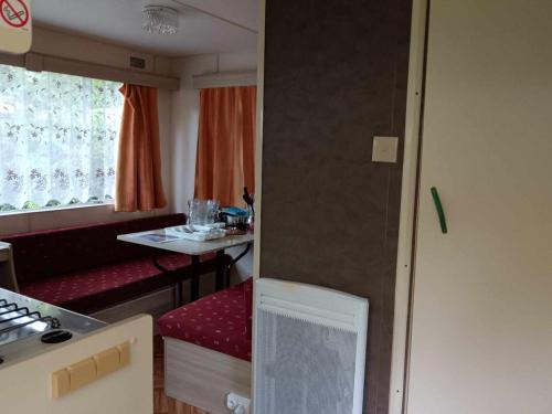 Mobil-home, animaux acceptés - 2 pers. - API-1-52-2277 (Mobil-home, animaux acceptes - 2 pers. - API-1-52-2277) in La Tour-d'Auvergne