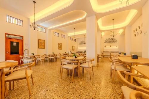 Restaurant, Hotel Dorado Plaza Centro Historico in La Matuna