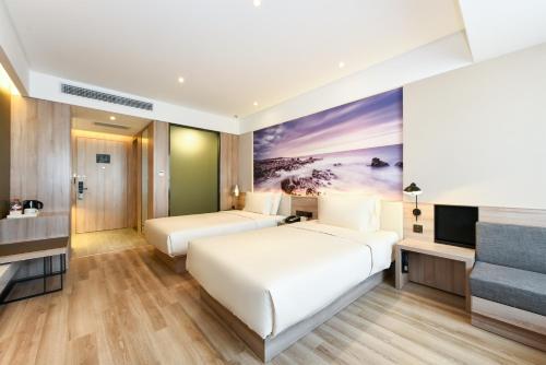 room detail thumbnail 1