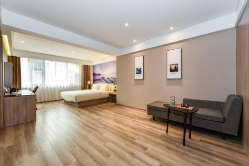 room detail thumbnail 1