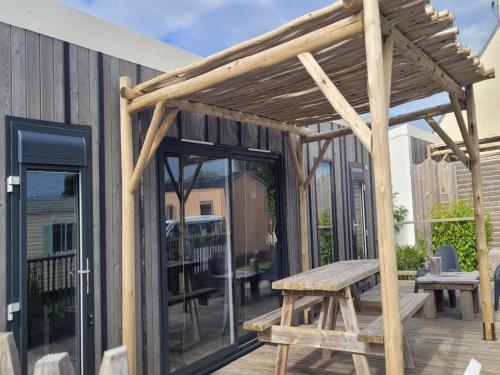 Mobil-home accueillant, animaux admis - 4 pers. - API-1-52-2587 - Camping - Sarzeau