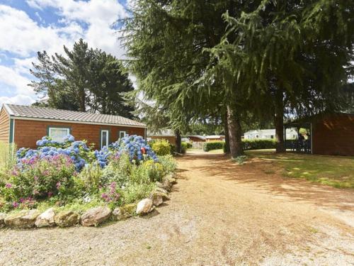 Mobil-home accueillant, animaux acceptés - 7 pers. - API-1-52-2597 (Mobil-home accueillant, animaux acceptes - 7 pers. - API-1-52-2597) in Plumeliau