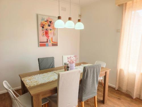 Facilities, West Comfort-Near Train Airport Sunshine Hospital in St Albans