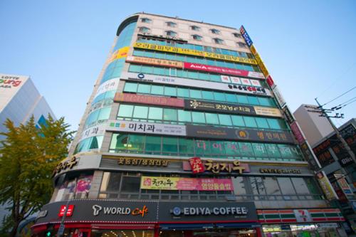 CNN Hotel Set in a prime location of Changwon-si, CNN Hotel puts everything the city has to offer just outside your doorstep. Offering a variety of facilities and services, the property provides all you need fo