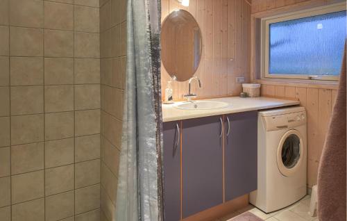 Bathroom, Lovely Home In Silkeborg With Wifi in Silkeborg