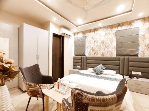 THE CASA GRAND - Premium Rooms For Corporates, Couples And Travellers 1