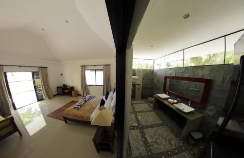 Bathroom, Cabilao Sanctuary Beach & Dive Resort in Loon