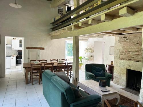 Gîte avec piscine calme absolu, idéal familles amis au cœur du Sud-Ouest (Gite avec piscine calme absolu, ideal familles amis au cœur du Sud-Ouest) in Beauville