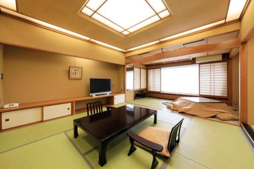 room detail thumbnail 0