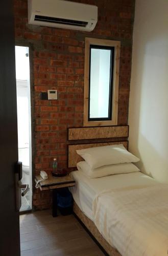 Single Room (1 person only) image 2