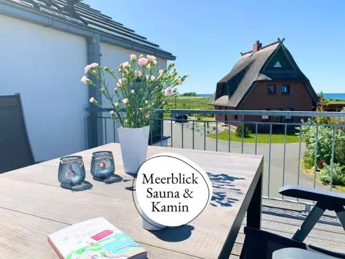 Ferienwohnung Wasser Rügen - Meerblick & Dachterrasse, Sauna, ruhig & naturnah, 200 m zur Ostsee - Ferienhaus Elements in Dranske, Deutschland