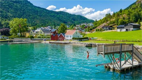 Molden Sky - takterrasse med egen jacuzzi! in Hafslo