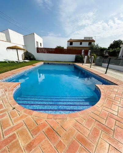 Chalet con piscina privada no aceptamos grupos de jovenes