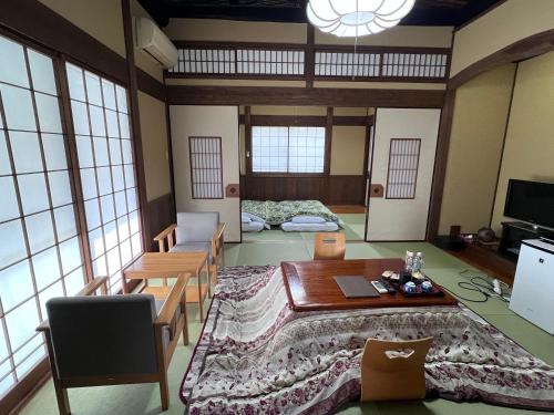 room detail thumbnail 1