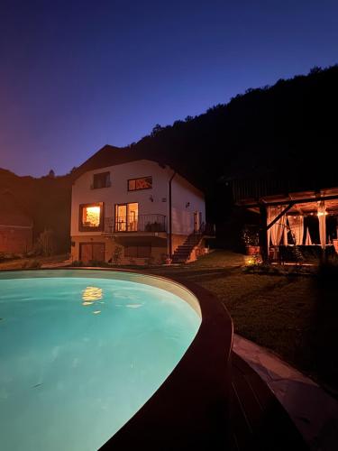 Cinija Cottage - Family Eco Retreat in Nature Park in Kostanjevac