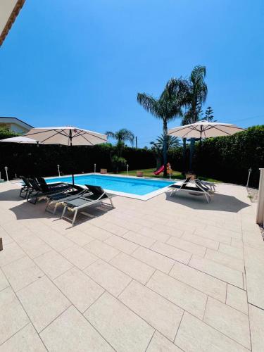 Villa Cactus Fontane Bianche with pool