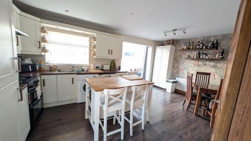 Sydenham Serenity: Bright Home with Conservatory in Sydenham