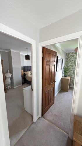 Sydenham Serenity: Bright Home with Conservatory in Sydenham