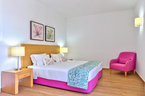 Double or twin room, partial sea view