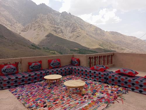 Seadmed, Dar Timsal in Tizi N'Tacheddirt