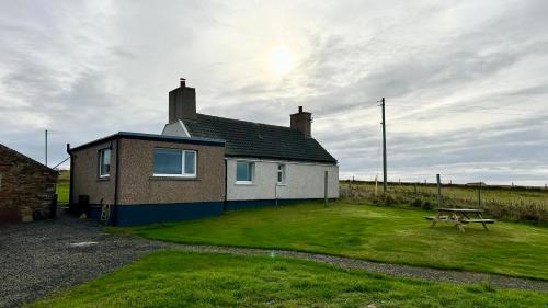 Зовнішній вигляд готелю, The Cottage - The Crofter's Snug NC500 in Gills