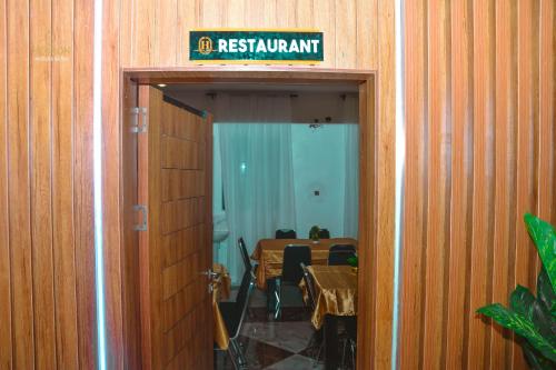 Hebron Hotels And Suites Owerri in โอเวริ