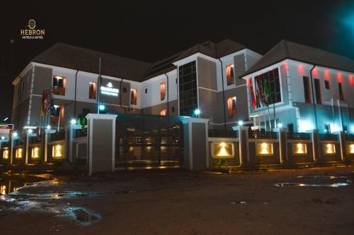Hebron Hotels And Suites Owerri in โอเวริ