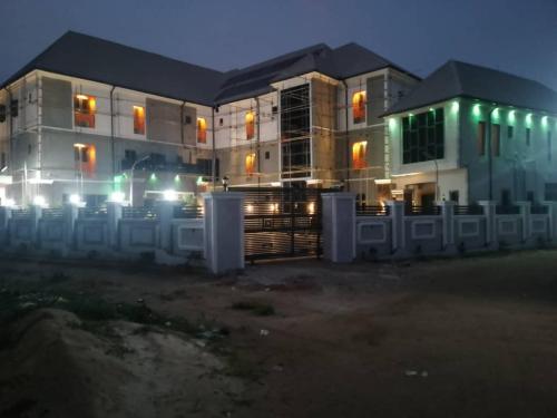 Hebron Hotels And Suites Owerri in โอเวริ