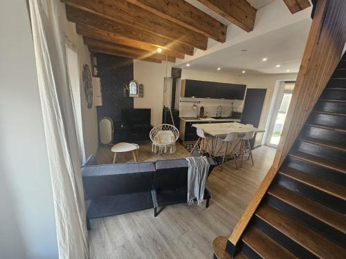 Maison chaleureuse, centre bourg gîte à louer Casson