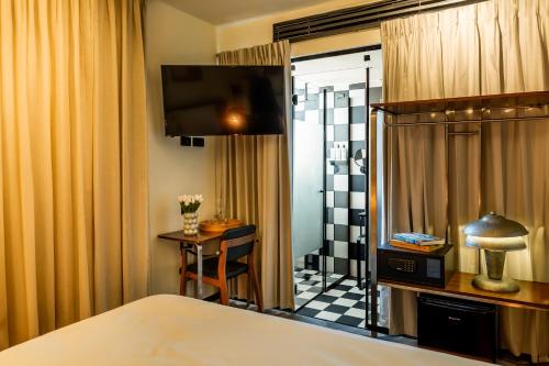 room detail thumbnail 1