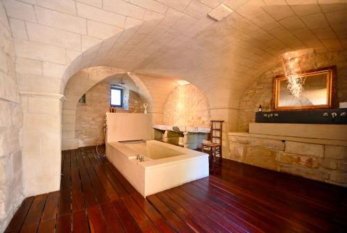 Magnifique Mas avec Piscine et Hammam à 5 min d'Uzès (Magnifique Mas avec Piscine et Hammam a 5 min d'Uzes) in Montaren-et-Saint-Mediers