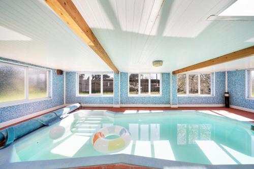 Thetford Retreat with pool, Jacuzzi, parking, Wi-Fi in Mildenhall
