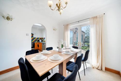 Thetford Retreat with pool, Jacuzzi, parking, Wi-Fi in Mildenhall