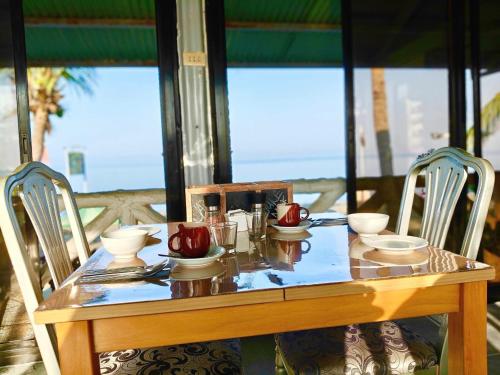 Sunbloom Beachfront Hotel and Restaurant