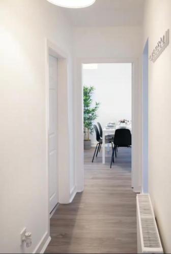 Vacant Nests Cozy 2BR apartment Unique Wi-Fi in Вішоу