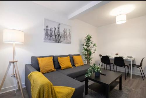 Vacant Nests Cozy 2BR apartment Unique Wi-Fi in Вішоу
