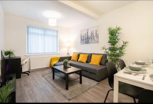 Vacant Nests Cozy 2BR apartment Unique Wi-Fi in Вішоу
