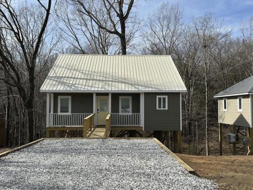 Trailside 2BR Cottage Walk Downtown Greenfront