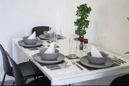 Vacant Nests The Northmuir Wi-Fi Sleeps 6 in Вішоу