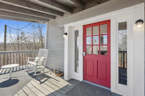Lil Fantasy Hideaway- Hot Tub - Mtn Views - Pets in Pigeon Forge (TN)